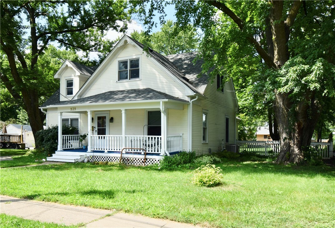 939 Leland Avenue  Des Moines IA 50315 photo