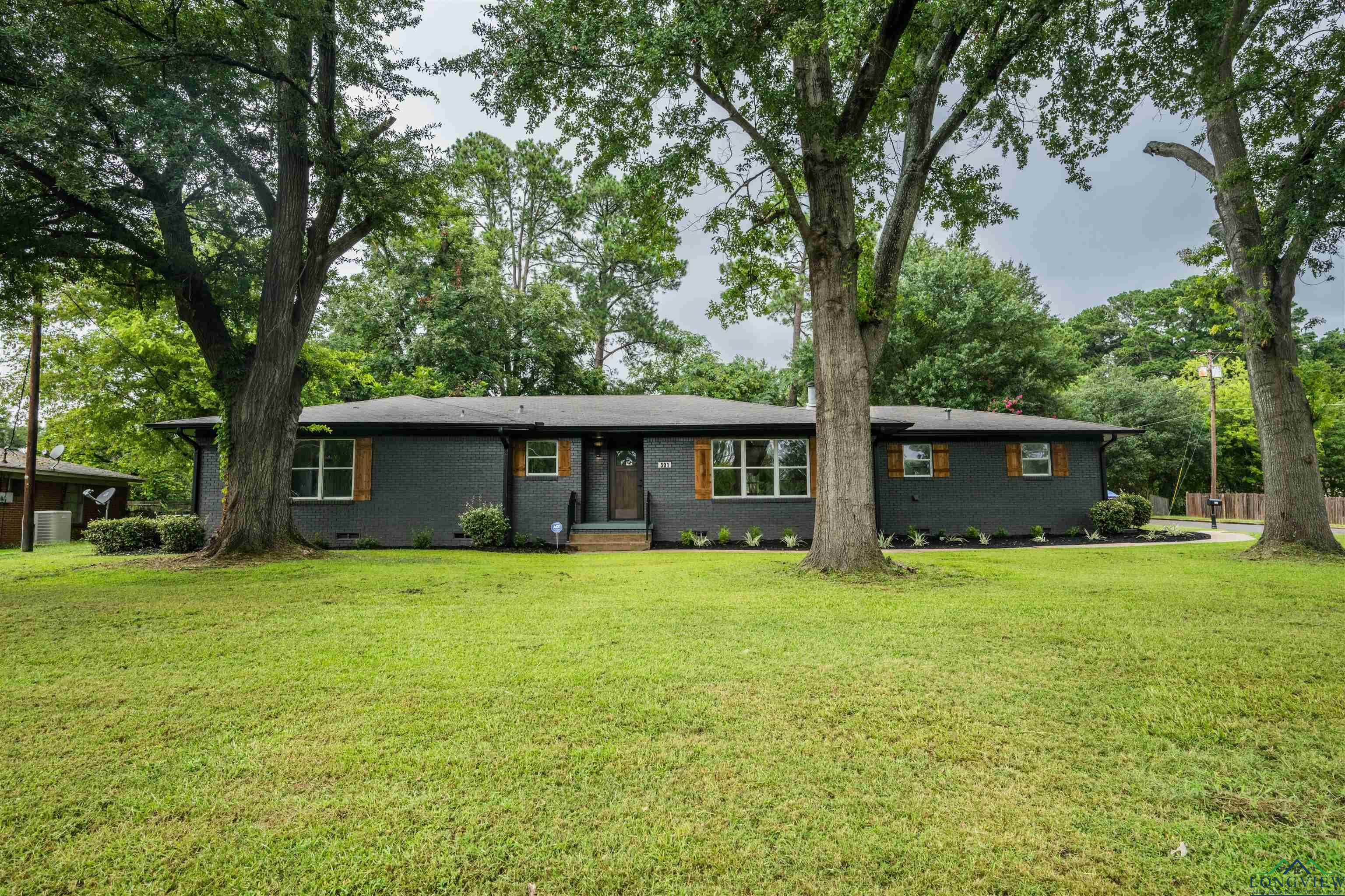 Property Photo:  501 Woodcrest Ln  TX 75601 