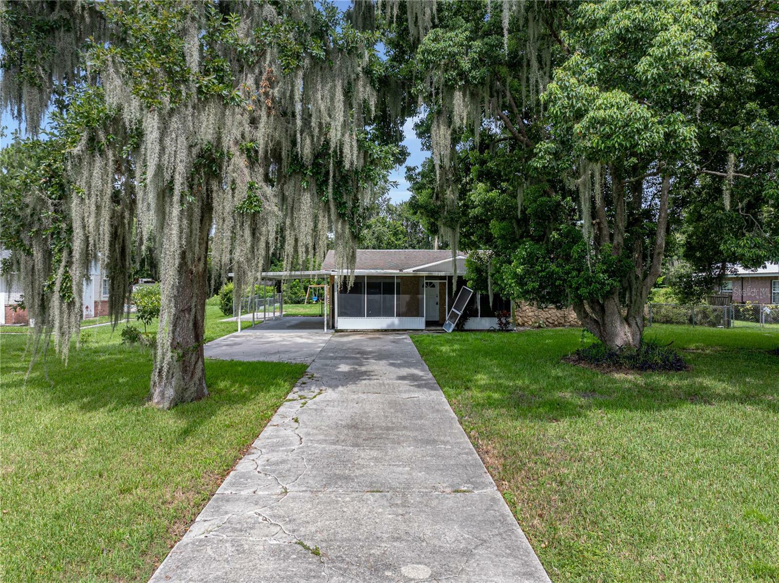 Property Photo:  1519 E Lake Parker Drive  FL 33801 