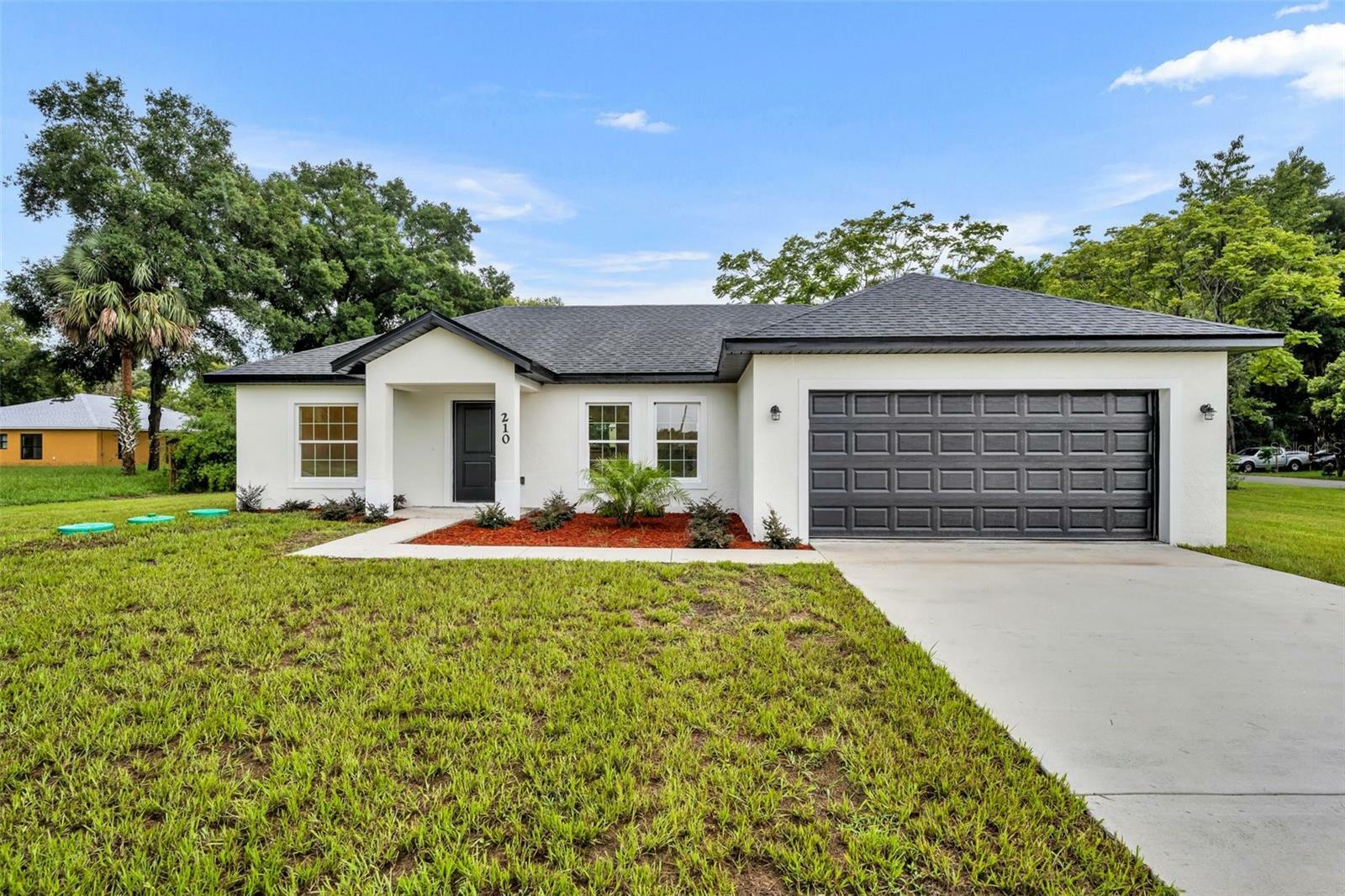 Property Photo: 210 E Baxter Street FL 32130