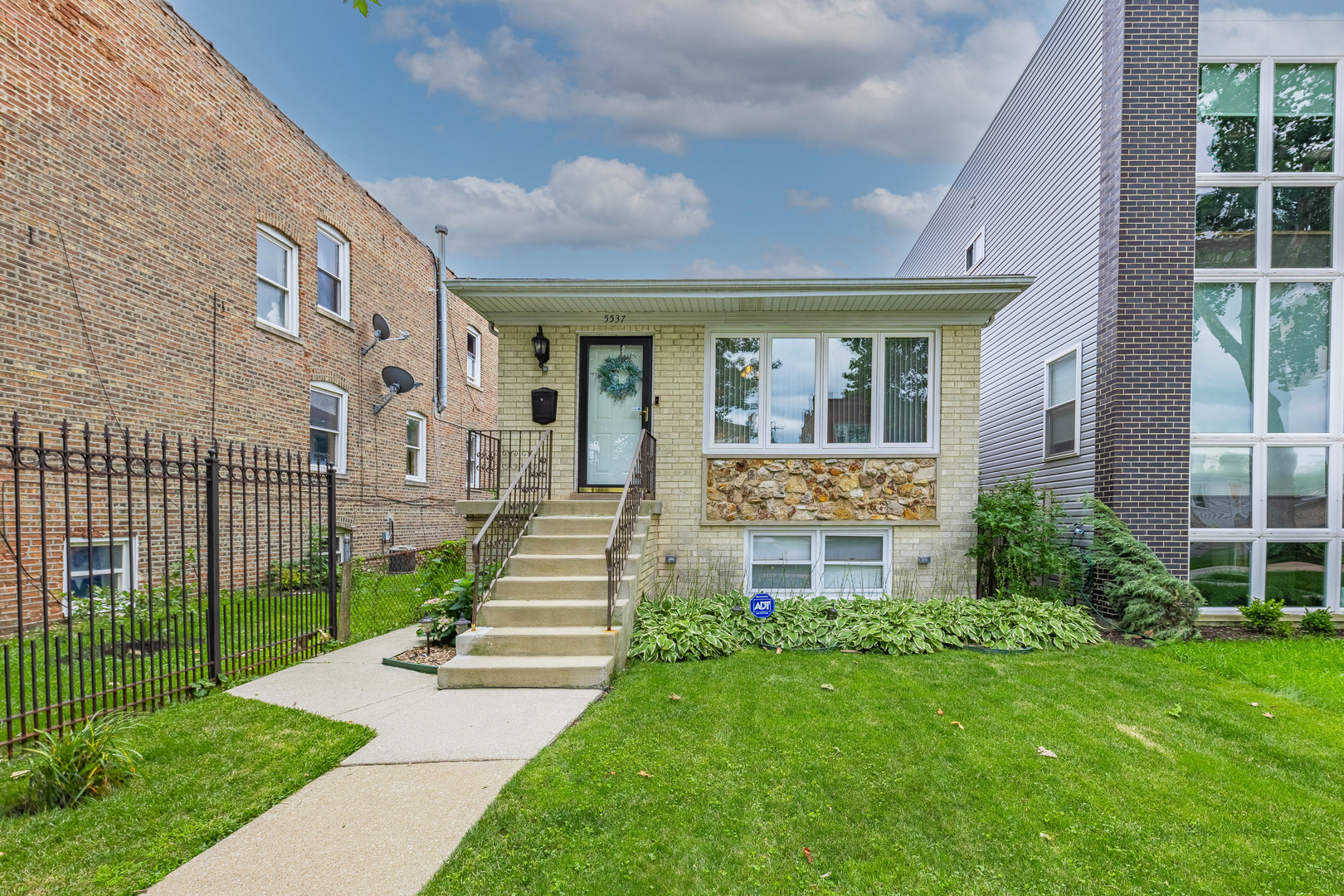 Property Photo: 5537 W Drummond Place IL 60639