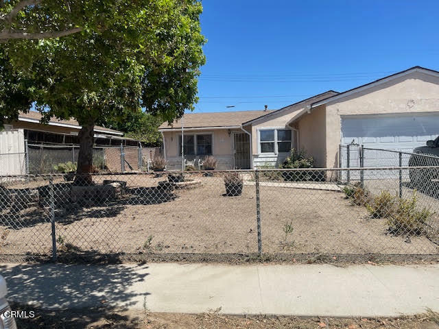 Property Photo:  2056 Wisteria Street  CA 93065 