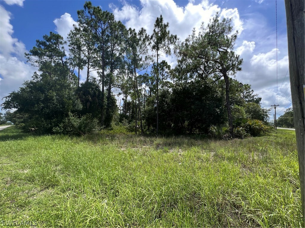 Property Photo:  4301 E 10th Street  FL 33972 