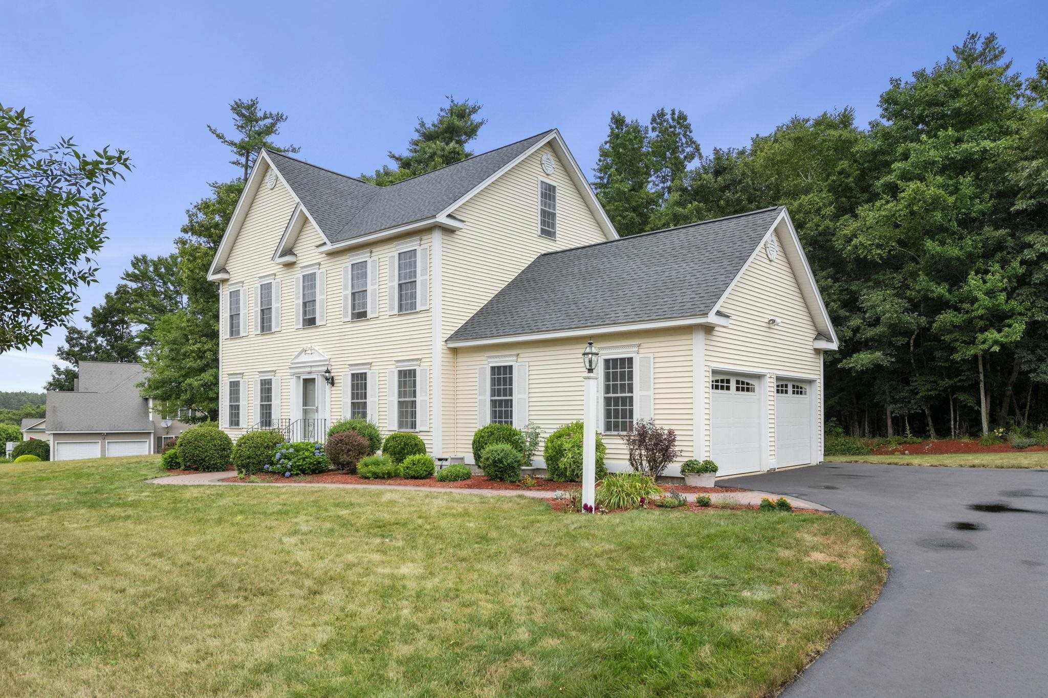 Property Photo:  8 Hunter Mill Way  NH 03053 