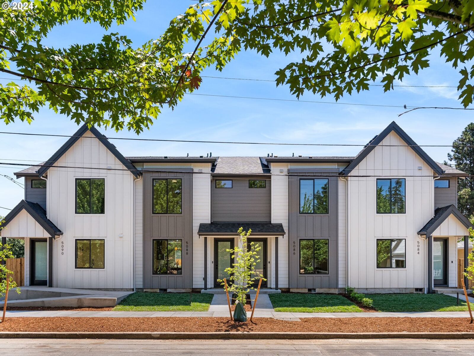 Property Photo:  5088 SE Harold St  OR 97206 