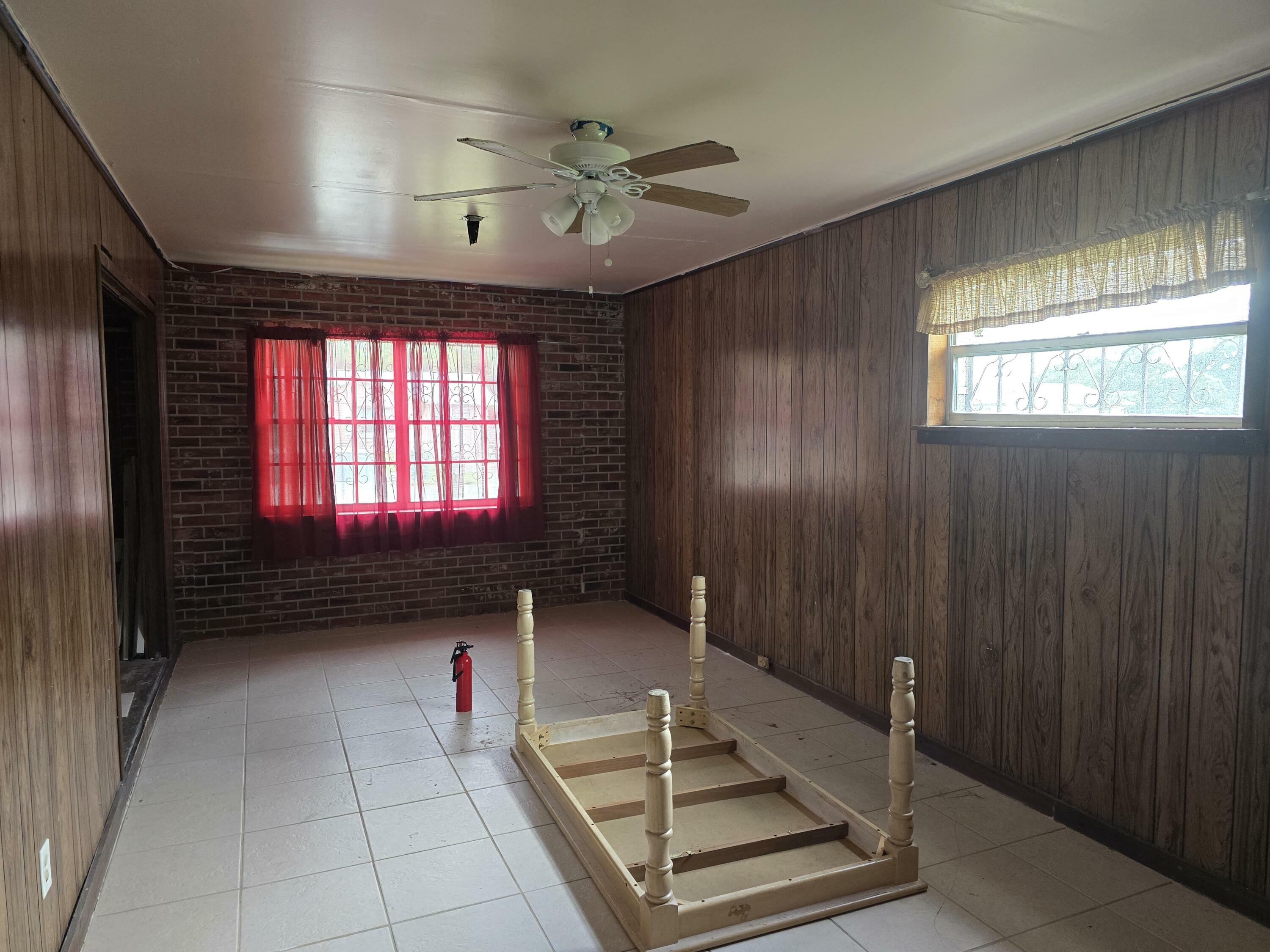 Property Photo:  2904 Kingsley Drive  FL 34946 