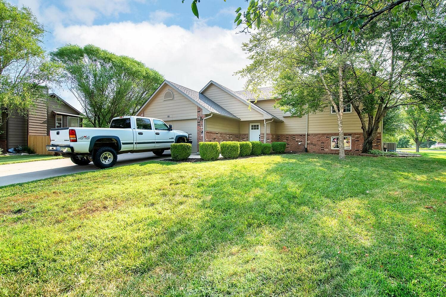 Property Photo:  520 N Woodstone Pl  KS 67002 