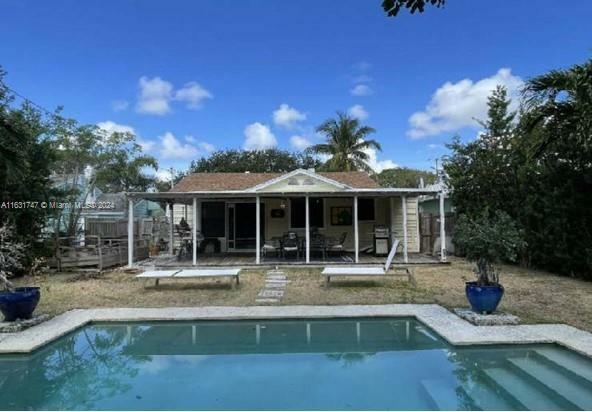 Property Photo:  528 N Palmway  FL 33460 