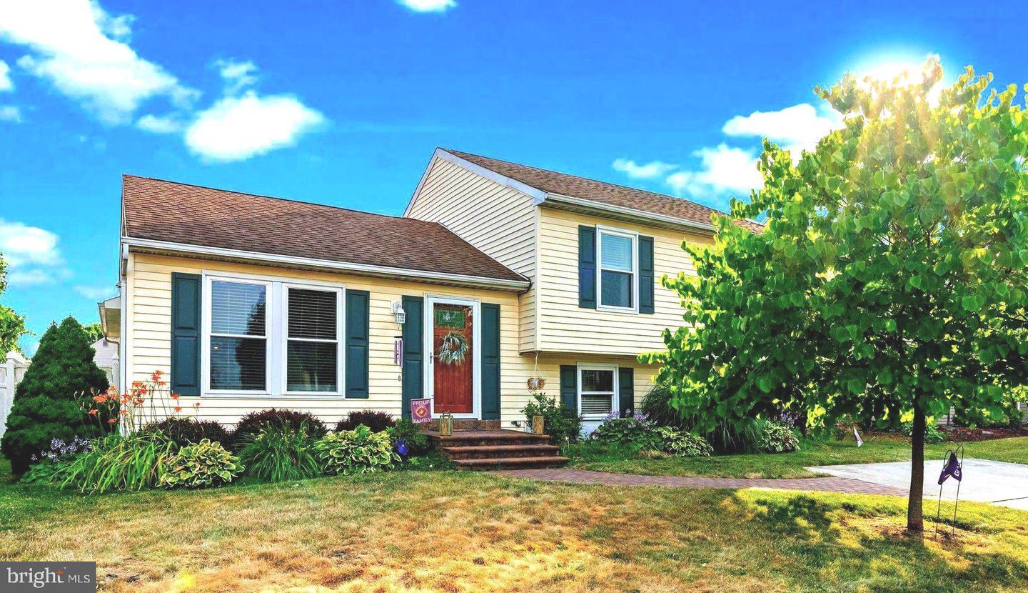 Property Photo: 417 Federal Lane PA 19067