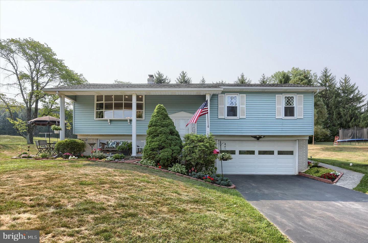 Property Photo:  1080 Manor Road  PA 17366 