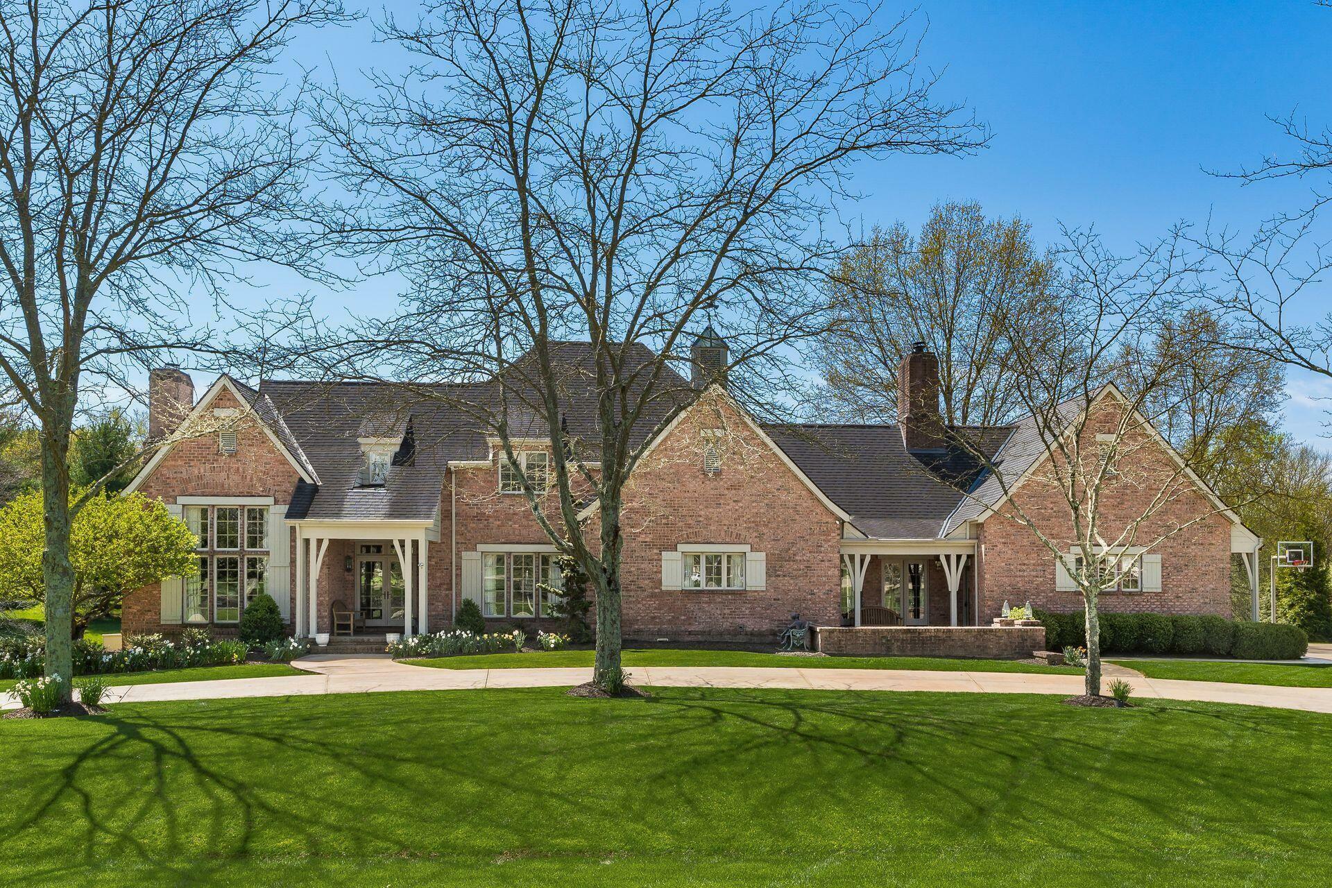 Property Photo: 15 Old Farm Road OH 43023