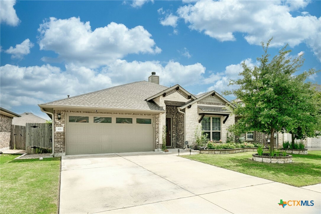 Property Photo:  121 W Highfield Street  TX 78634 