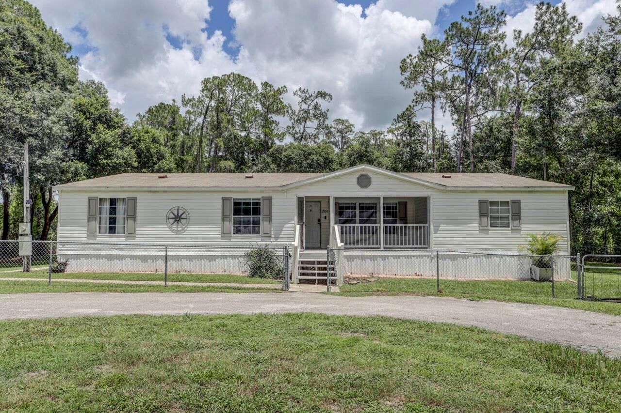 Property Photo:  2105 Creekwood Run  FL 33809 