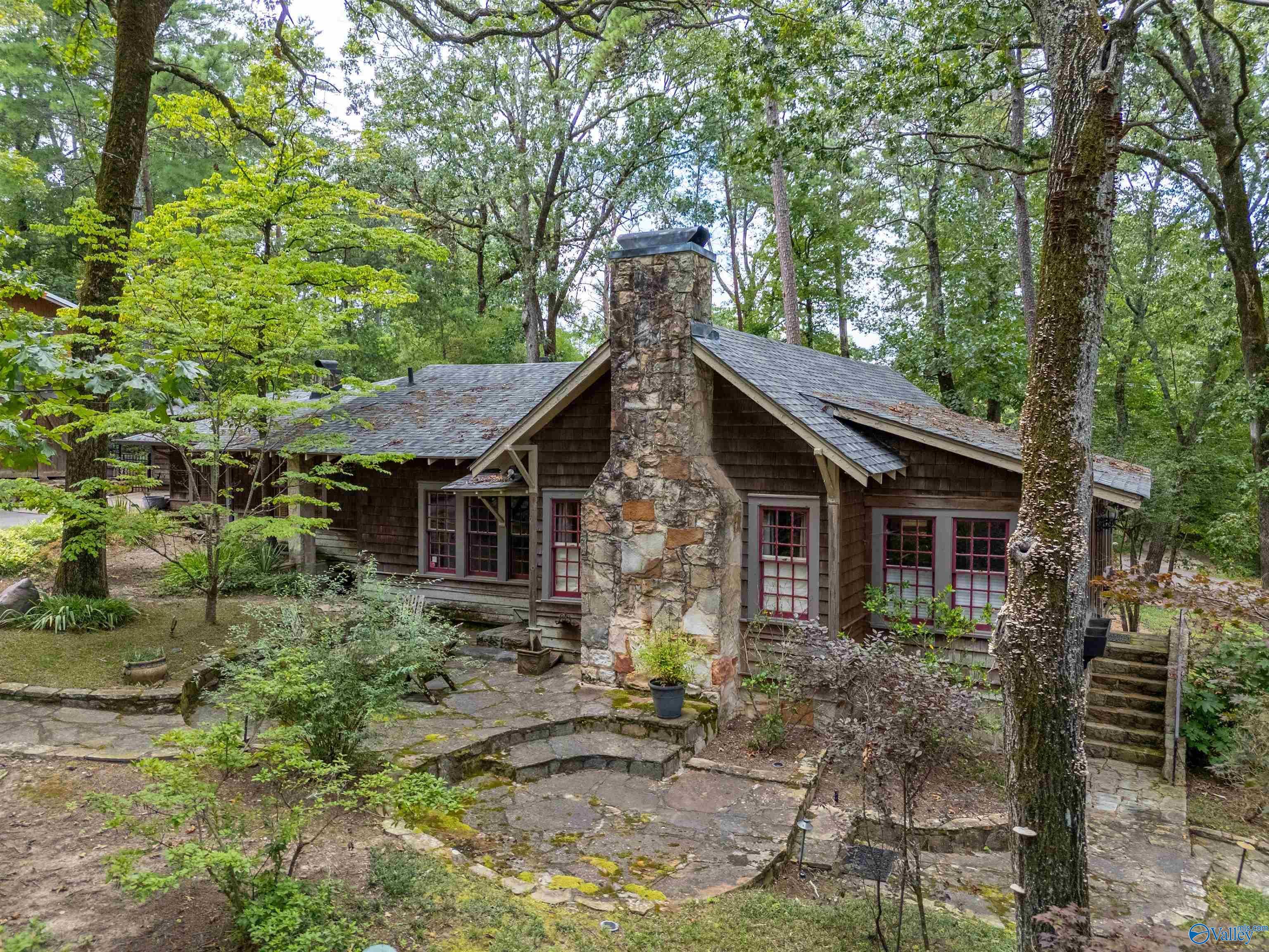 Property Photo: 335 Harts Avenue AL 35904