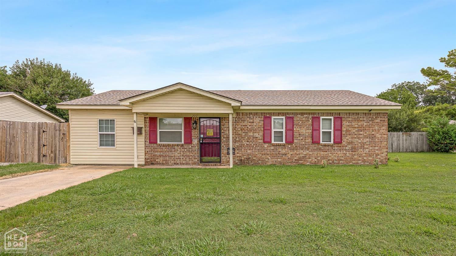 Property Photo:  200 Parkway Street  AR 72370 