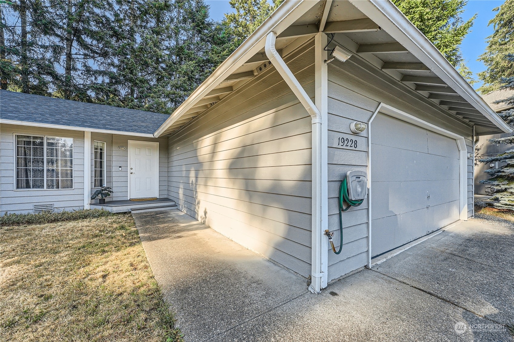 Property Photo:  19228 SE 260th Place  WA 98042 