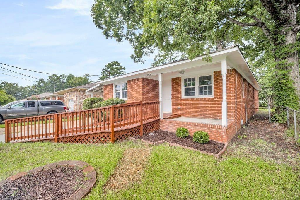 Property Photo:  1221 Willow Avenue  VA 23325 