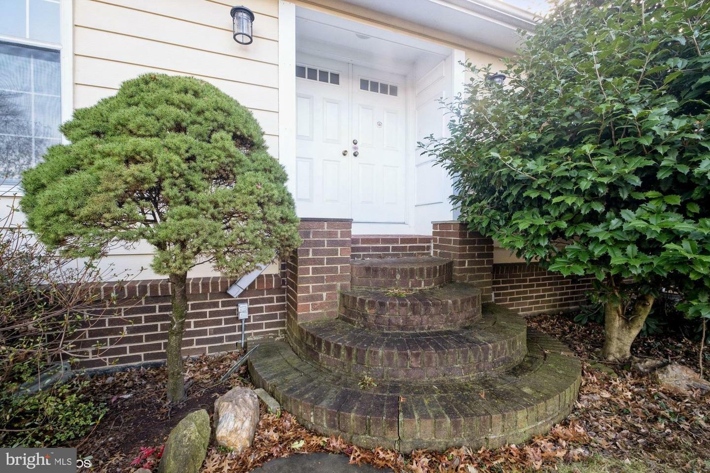 Property Photo:  204 Douglass Avenue  VA 22046 