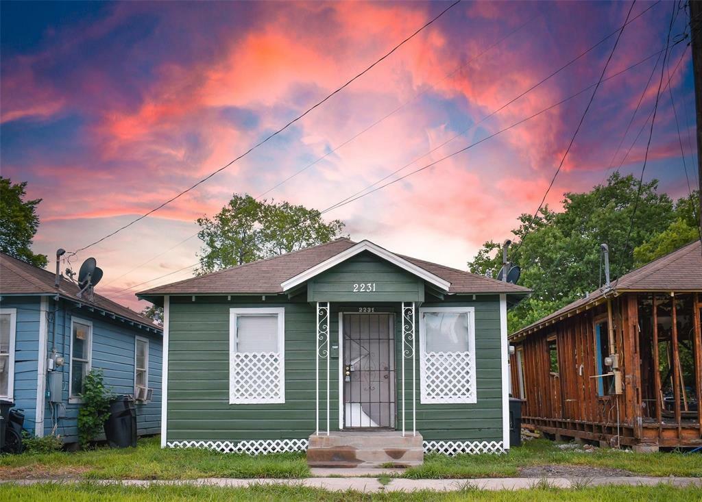 Property Photo:  2231 Hutton Street  TX 77026 