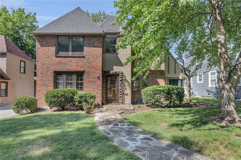 Property Photo:  832 W Gregory Boulevard  MO 64114 
