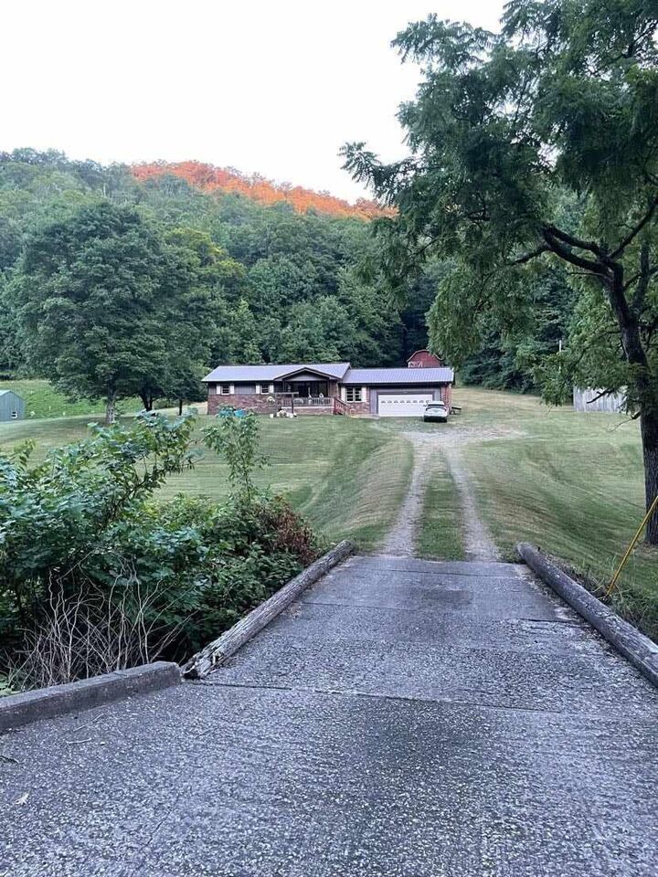Property Photo:  9010 S Highway 421  KY 40962 