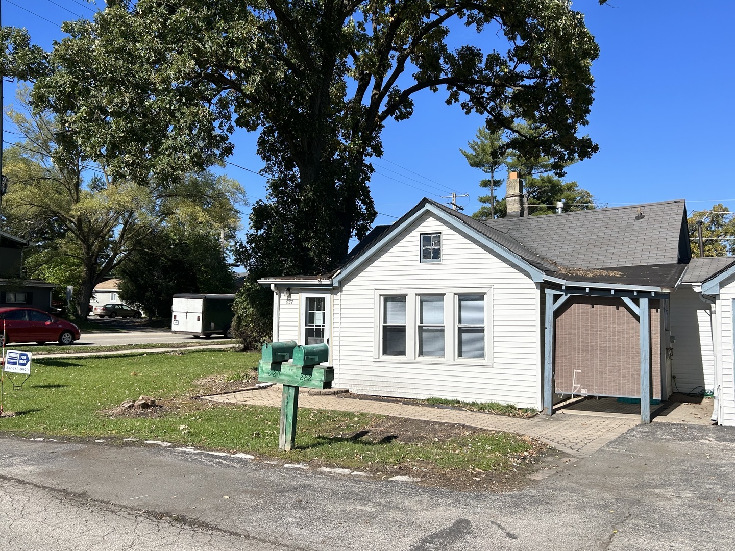 Property Photo:  827 N Cedar Lake Road  IL 60073 