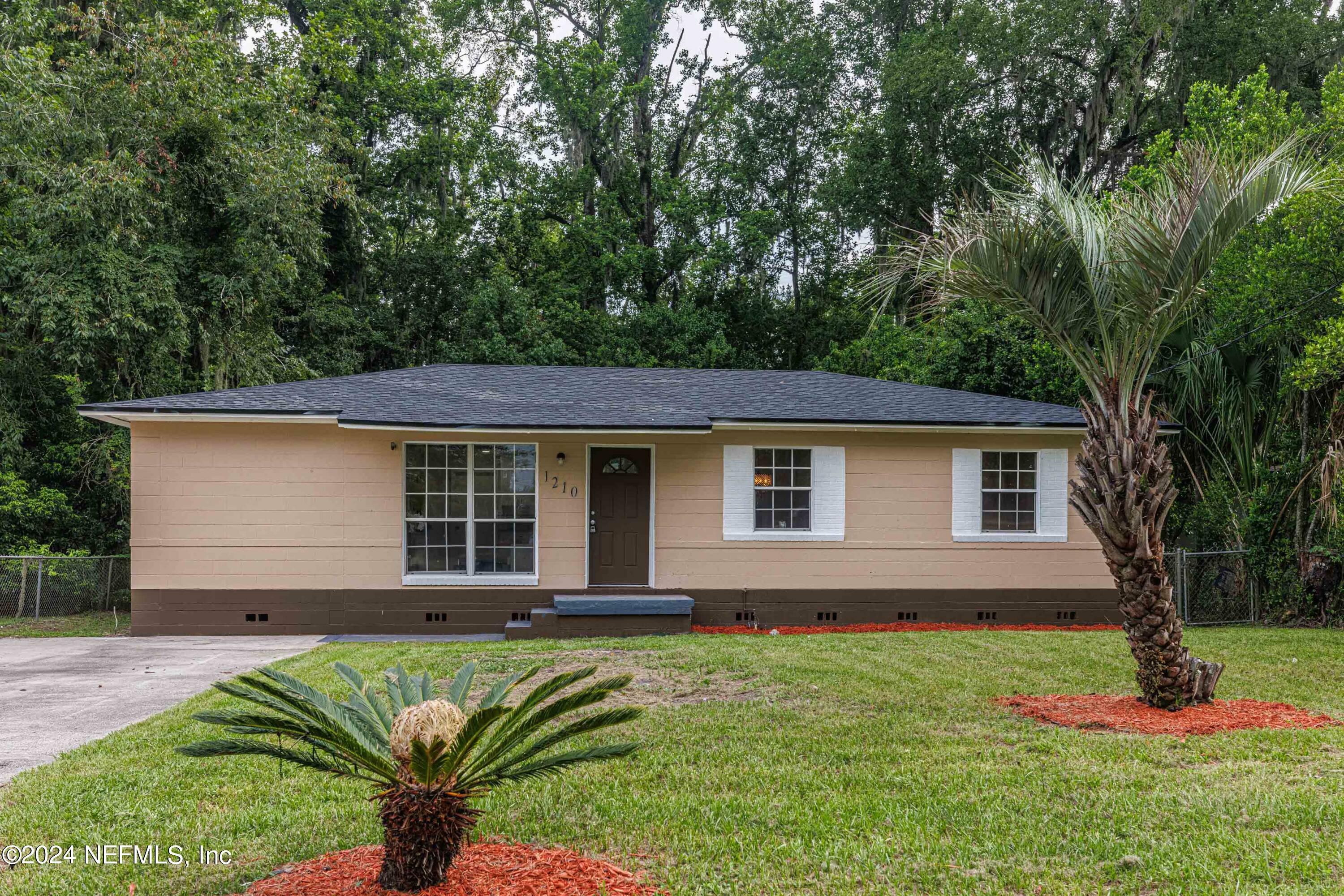 Property Photo:  1210 Carthage Drive  FL 32218 