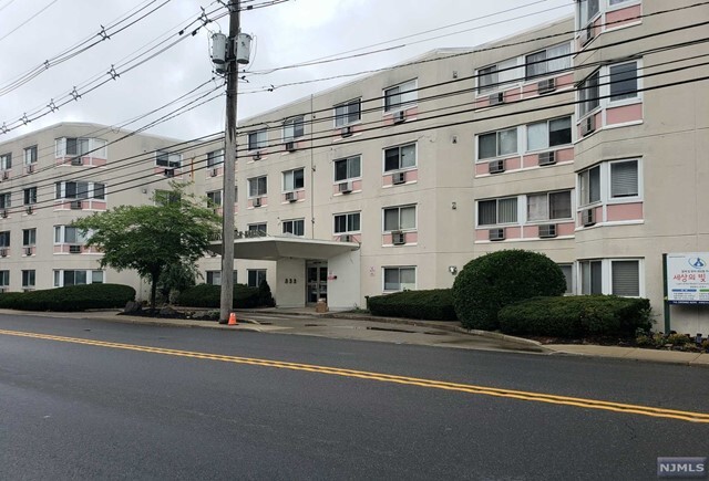Property Photo:  333 Grand Avenue 2T  NJ 07650 