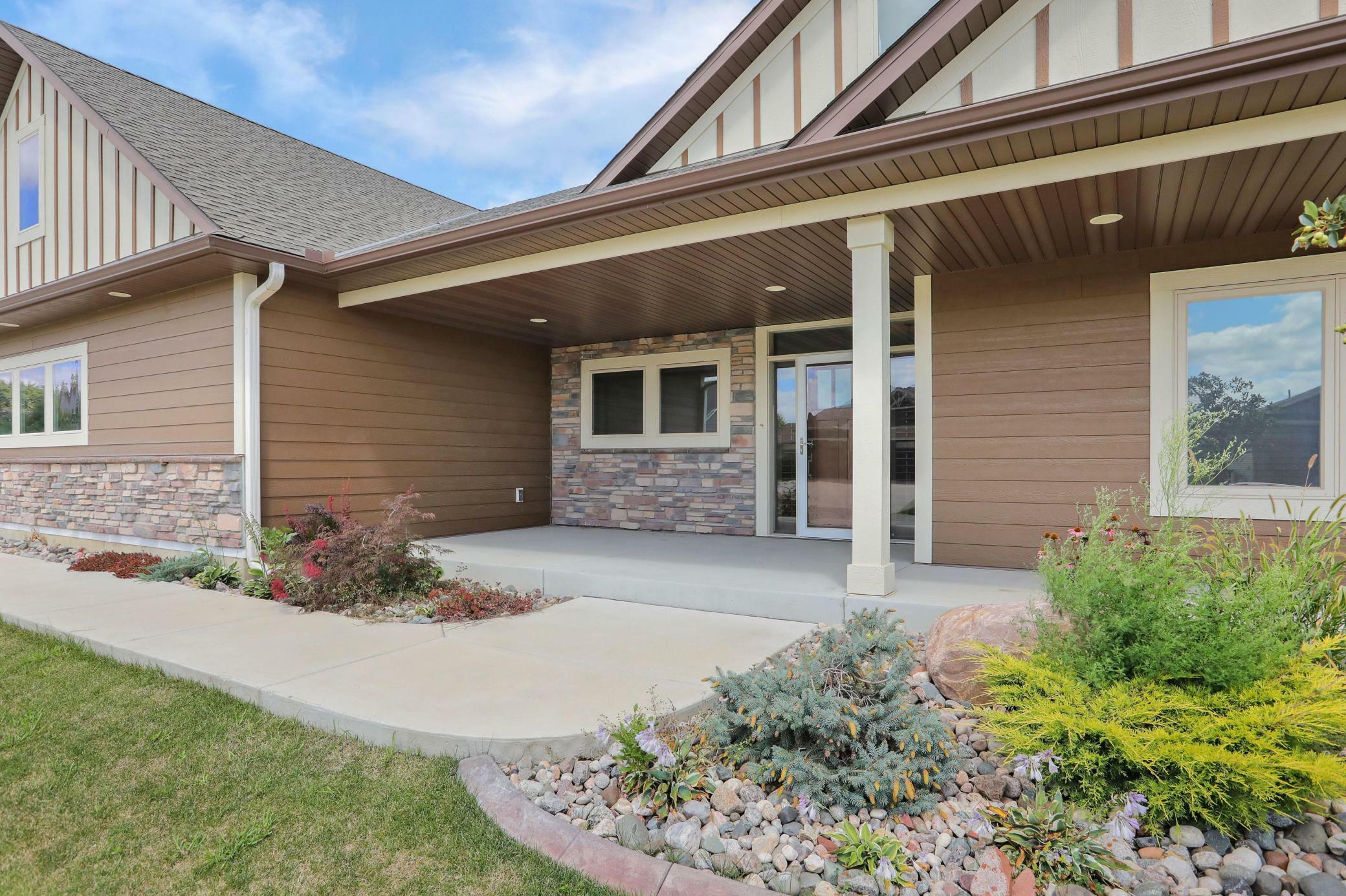 Property Photo:  1011 Homestead Drive  MN 55352 