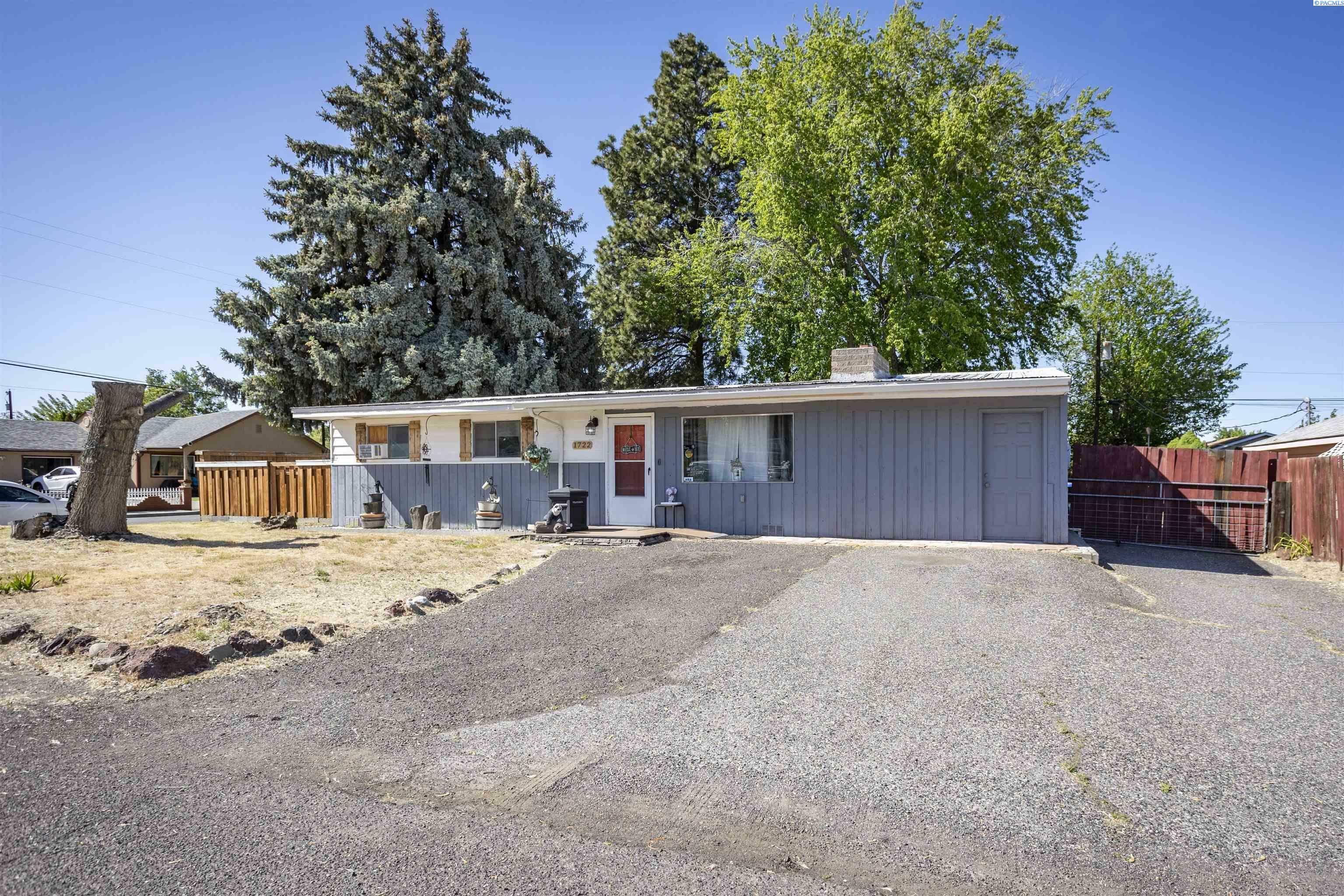 Property Photo:  1722 W 6th Ave  WA 99336 