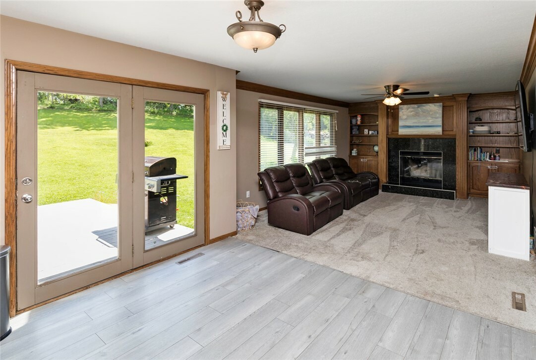 Property Photo:  155 Orchard Court  IA 50327 