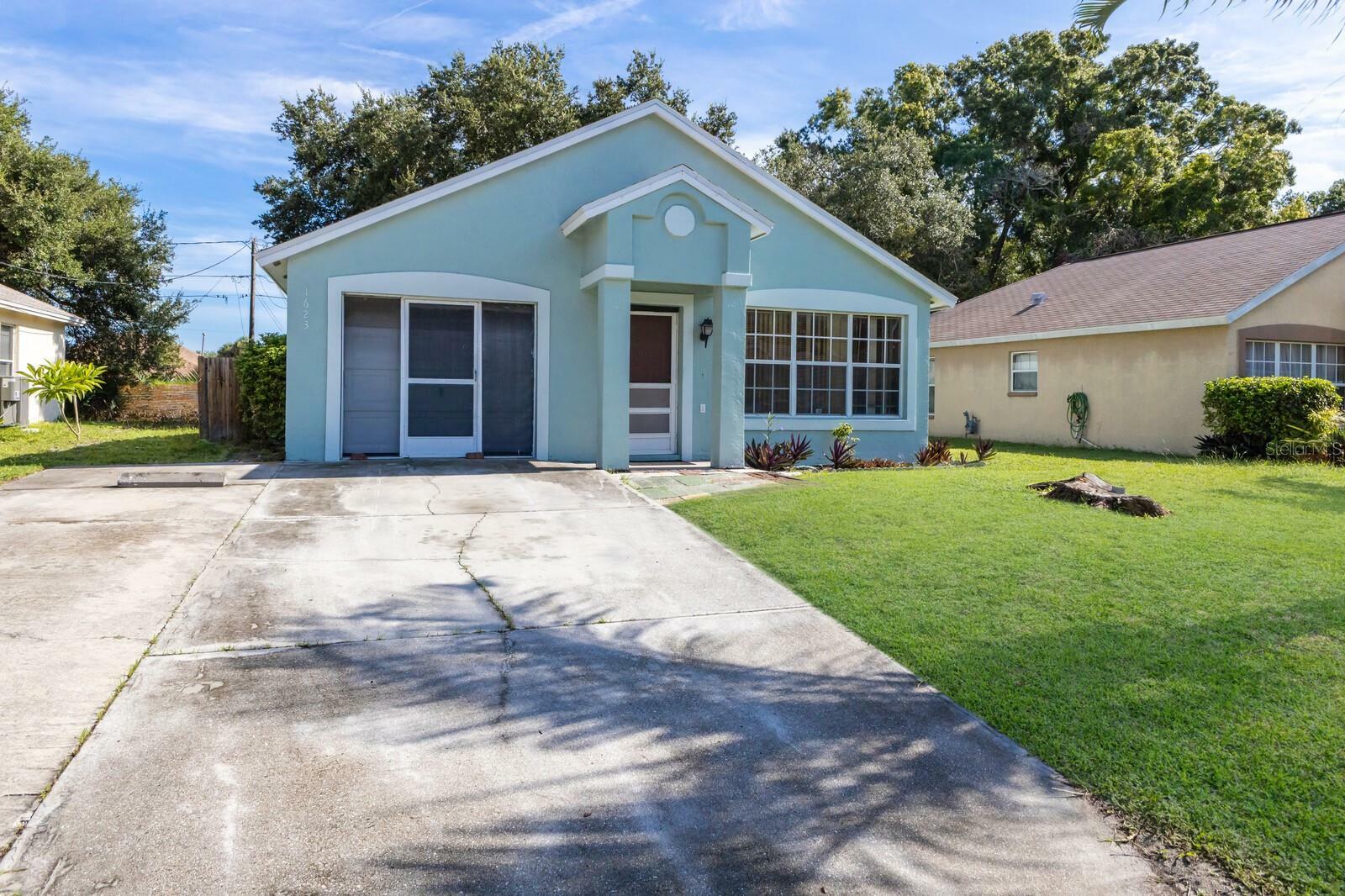 Property Photo:  1623 27th Ave Drive E  FL 34208 