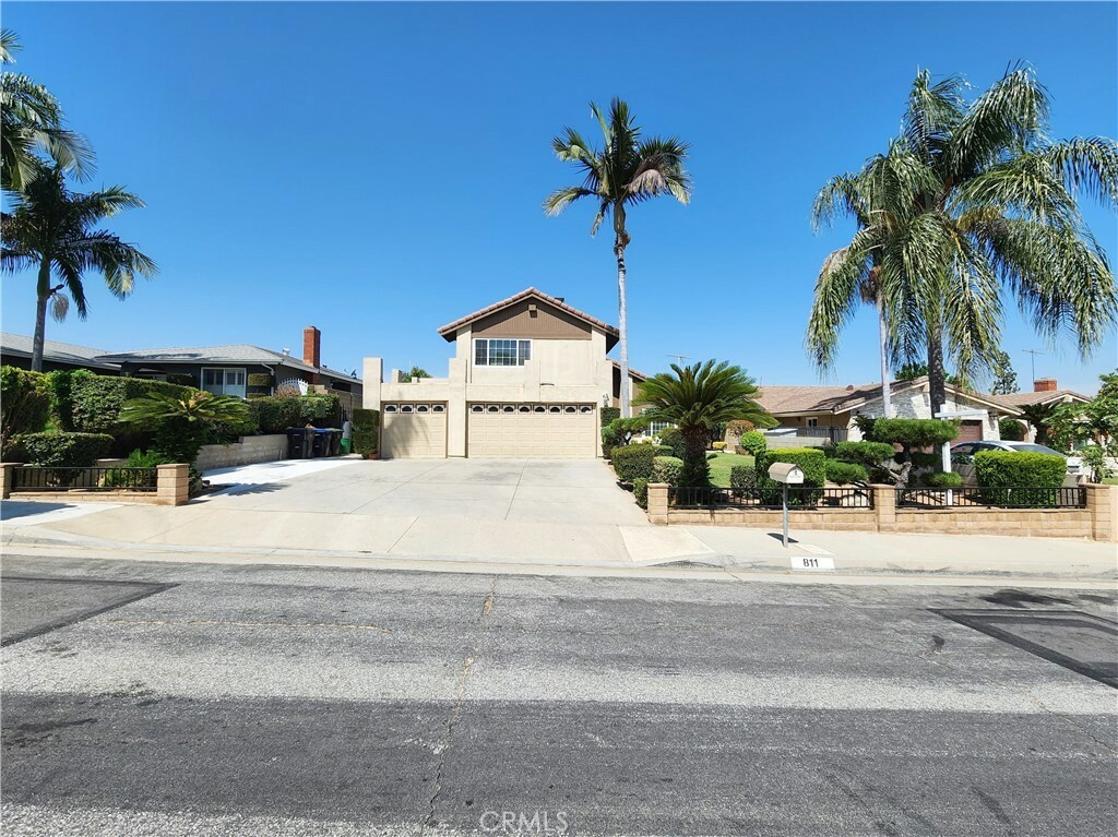 Property Photo:  811 Redlen Avenue  CA 90601 