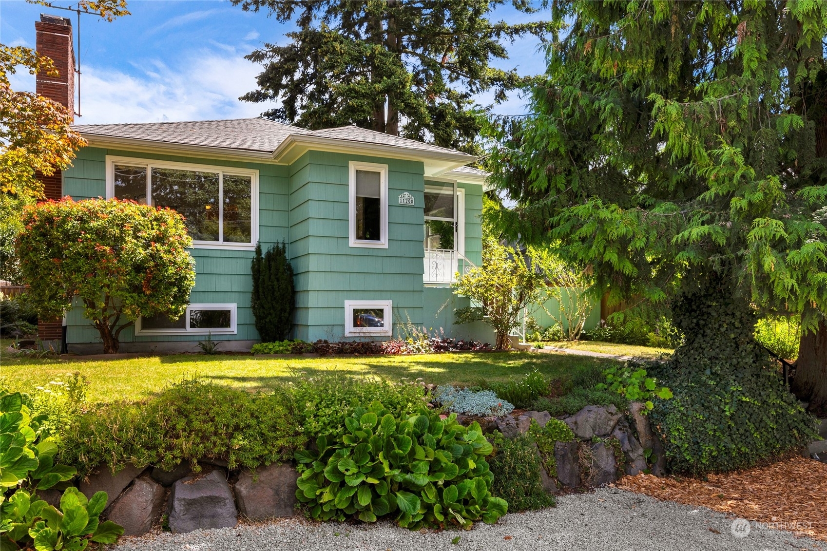 Property Photo:  11208 Evanston Avenue N  WA 98133 