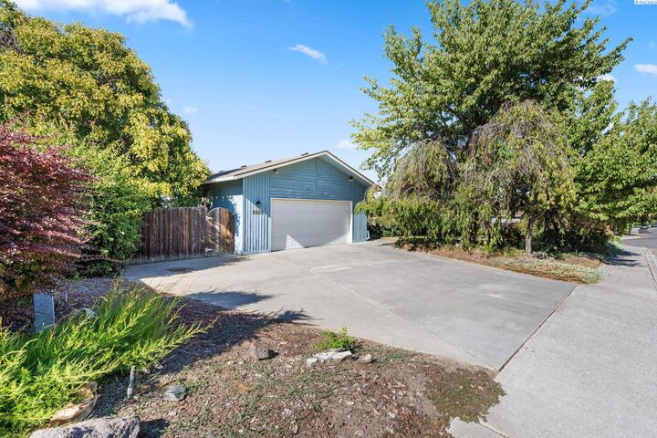 Property Photo: 5500 W 26th Ave WA 99338