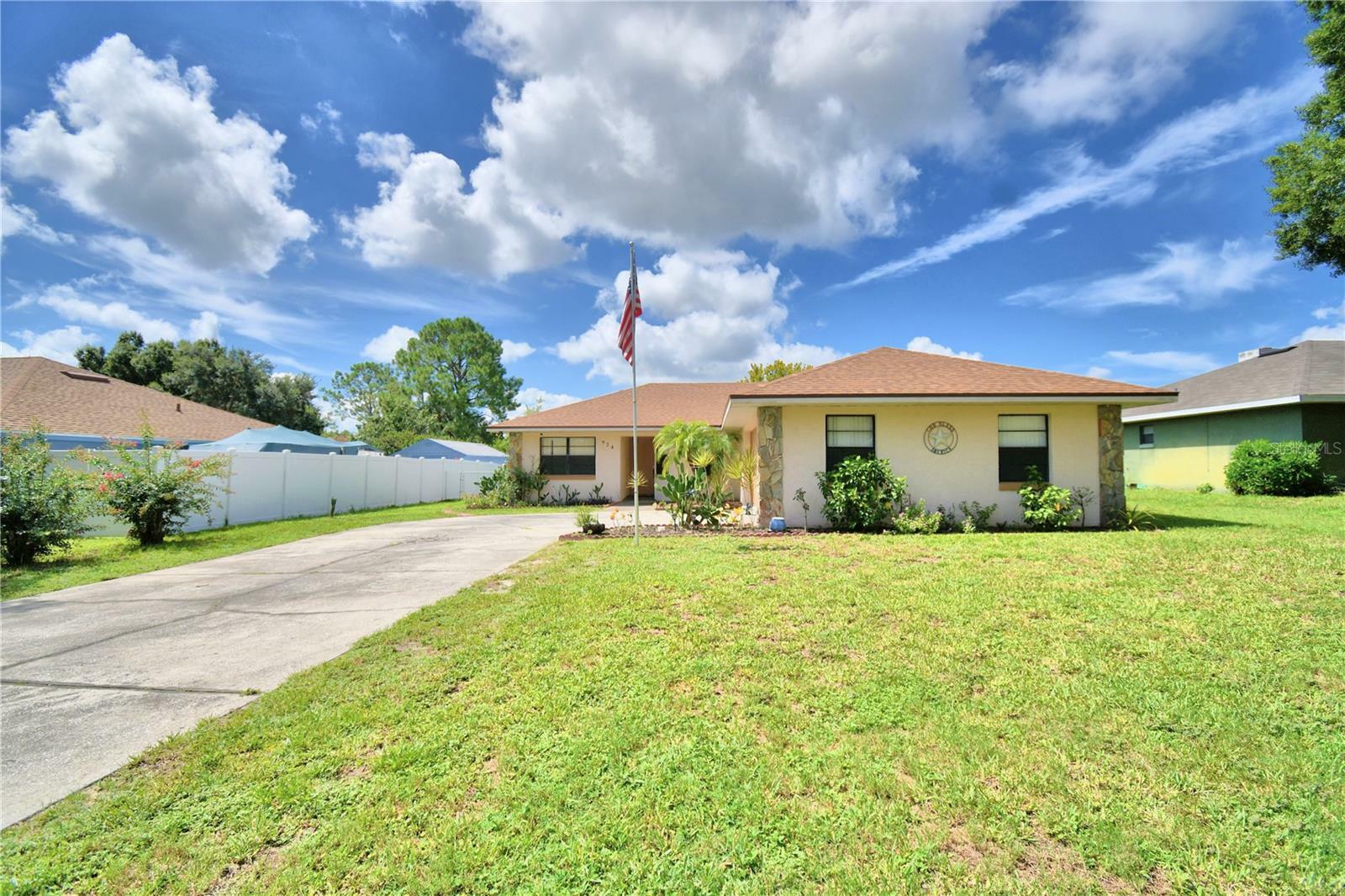 Property Photo:  924 Hillgrove Lane  FL 33823 