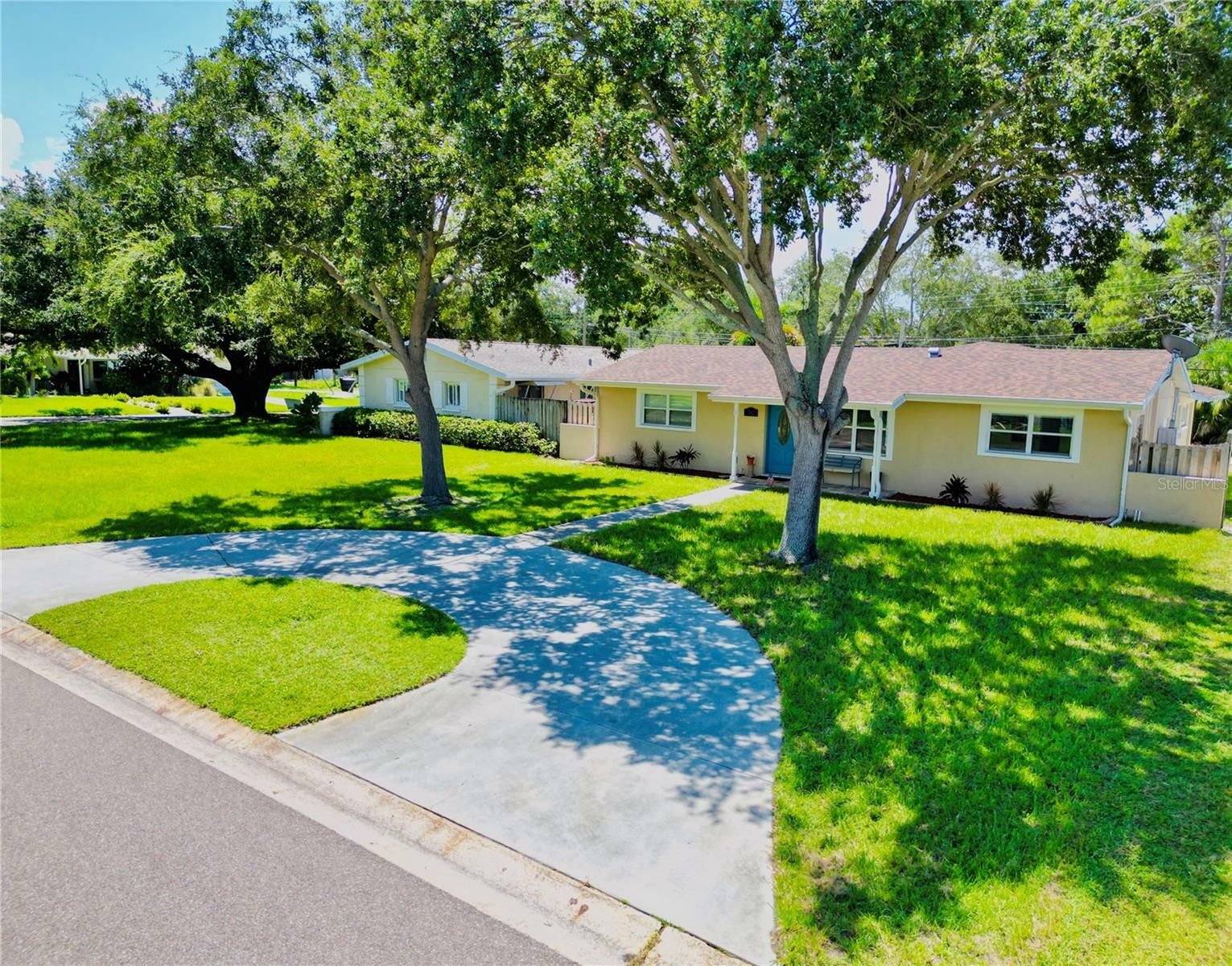 Property Photo:  782 41st Avenue NE  FL 33703 