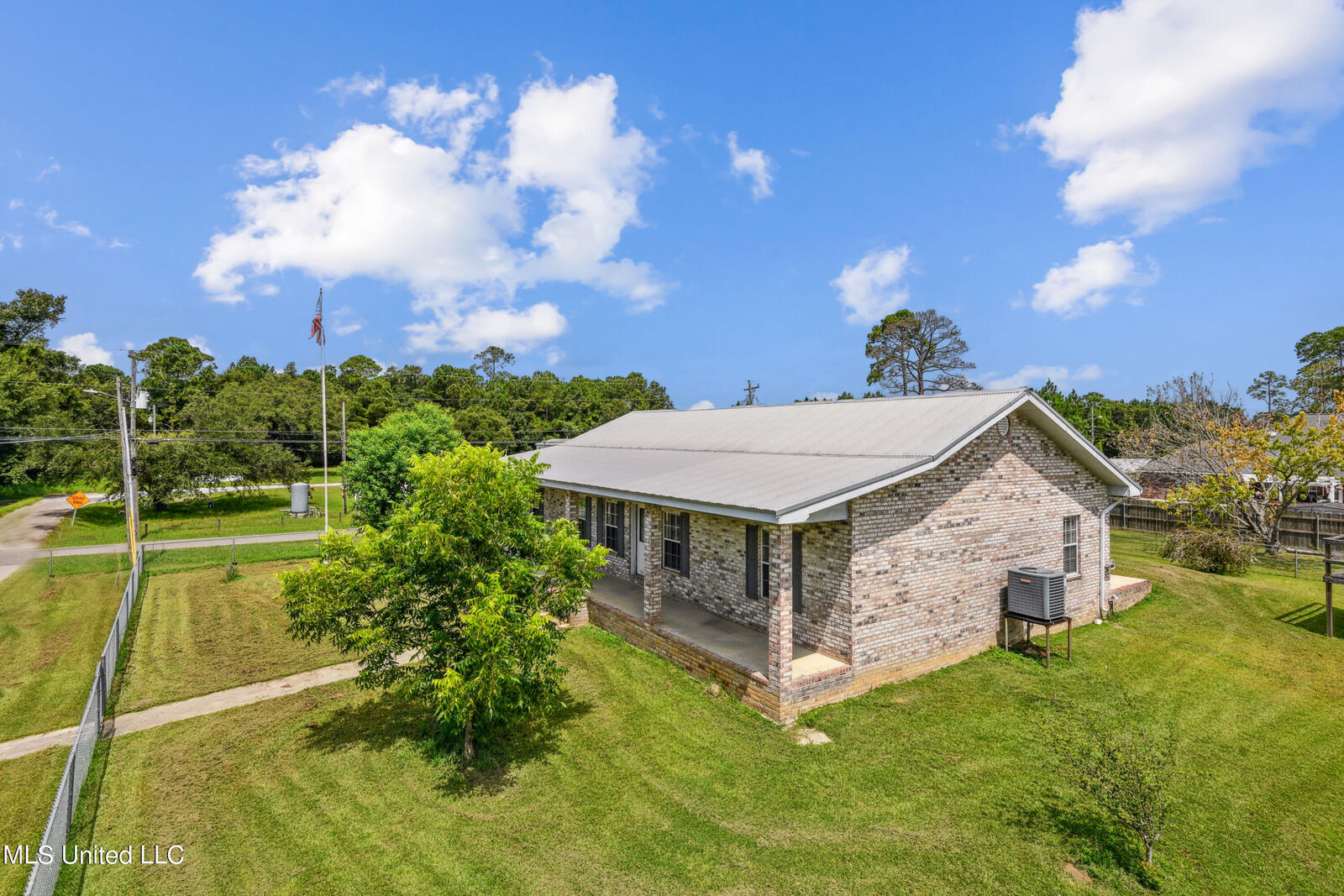 Property Photo: 901 Victoria Street MS 39576