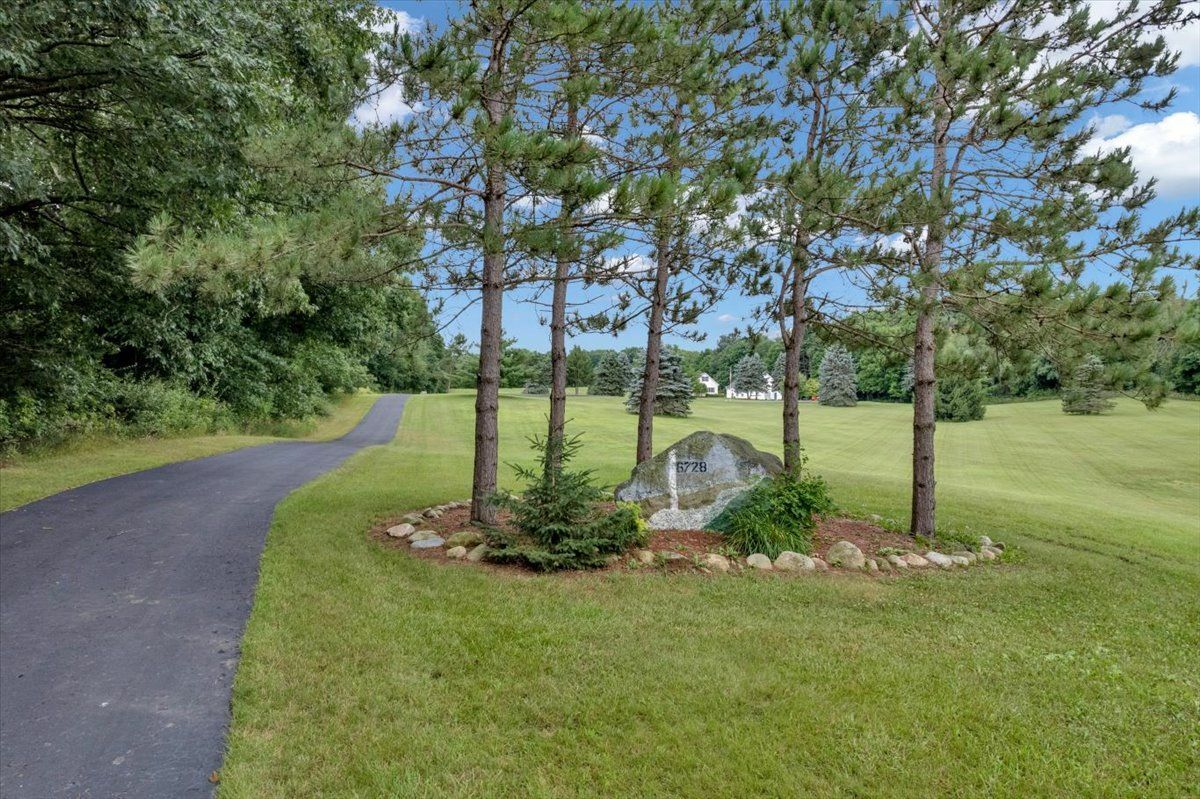 Property Photo:  6728 Bowers Road  MI 48444 8815 