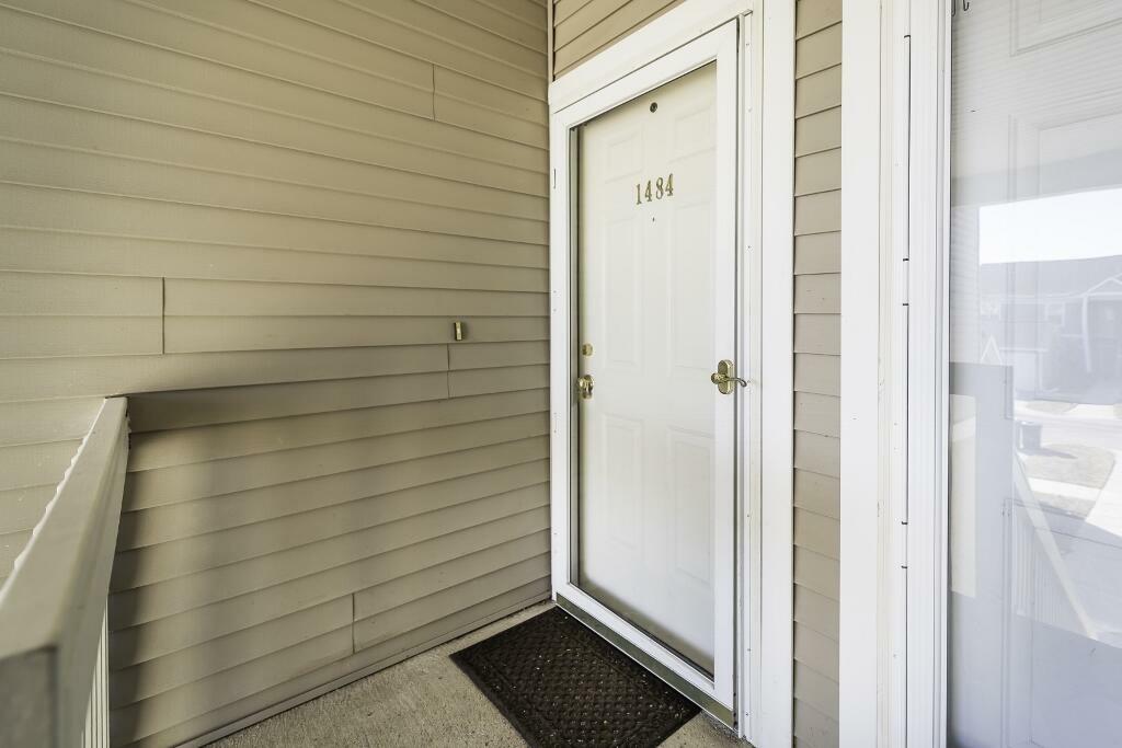 Property Photo:  1484 Fox Pointe Circle  MI 48108 