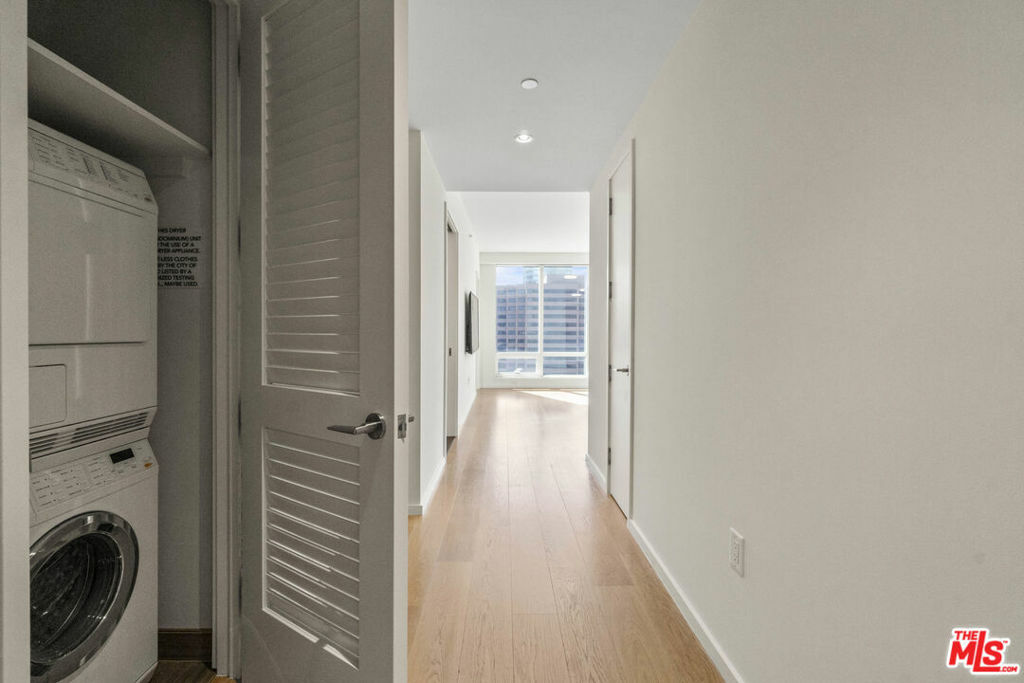 Property Photo:  877 Francisco Street 2109  CA 90017 