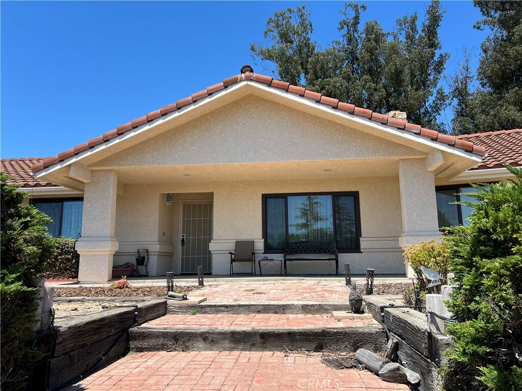 Property Photo:  892 Peggy Lee Court  CA 93444 