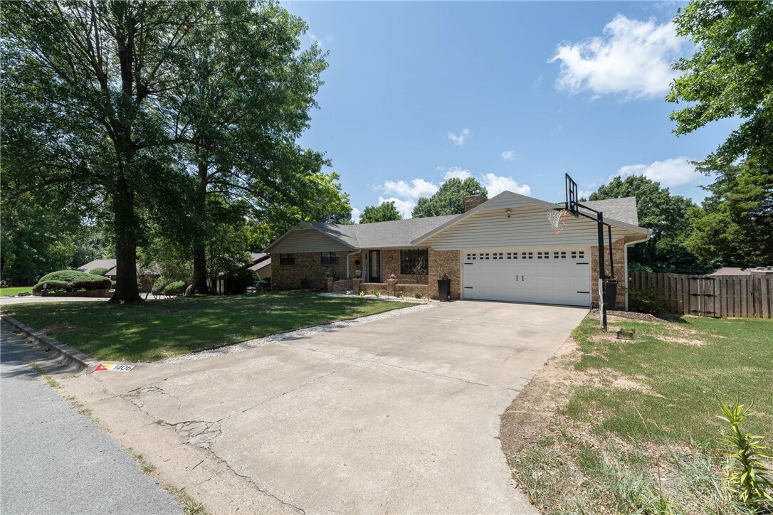 Property Photo:  1406 Camino Real Street  AR 72762 