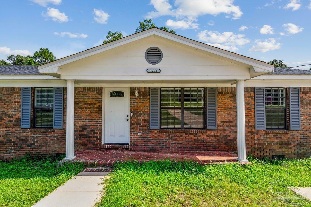 Property Photo:  1223 Barth Rd  FL 32577 