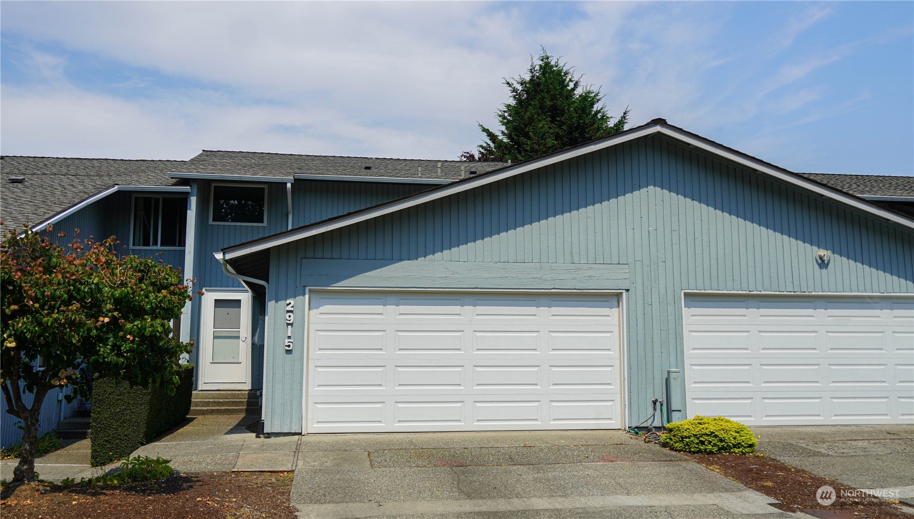 Property Photo:  2915 27th Street SE  WA 98092 