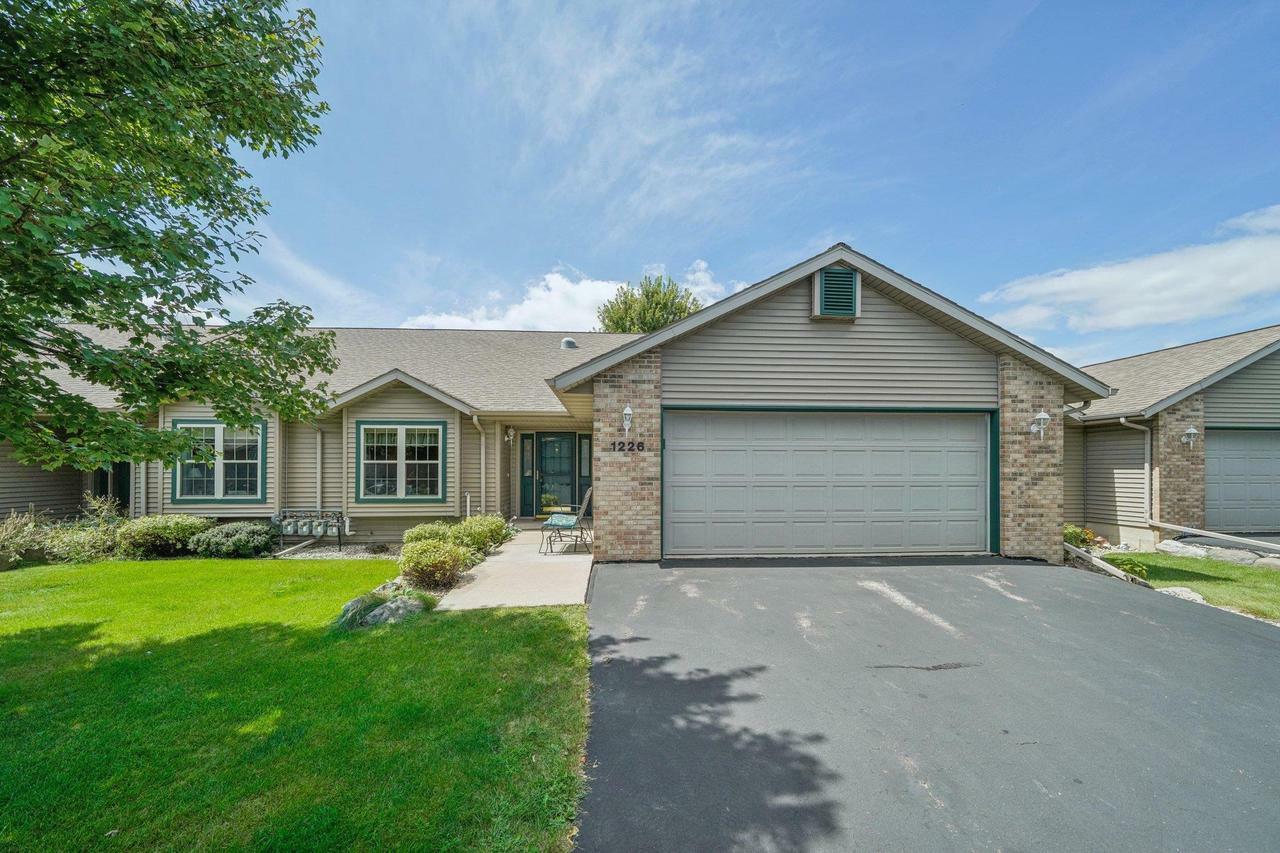 1226 Sawyer Way 30  Sun Prairie WI 53590 photo