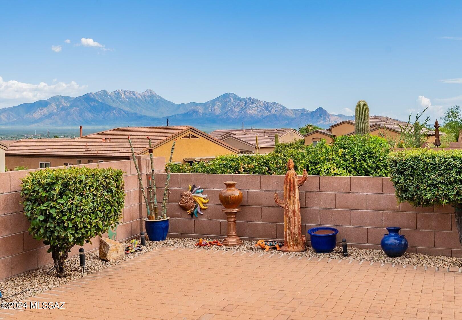 Property Photo:  650 W Calle Artistica  AZ 85614 