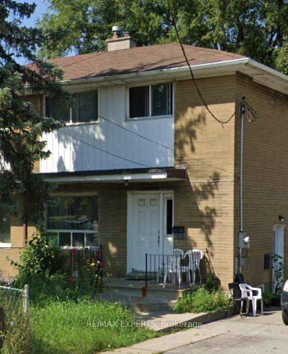 Property Photo: 3012 Keele Street ON M3M 2H3