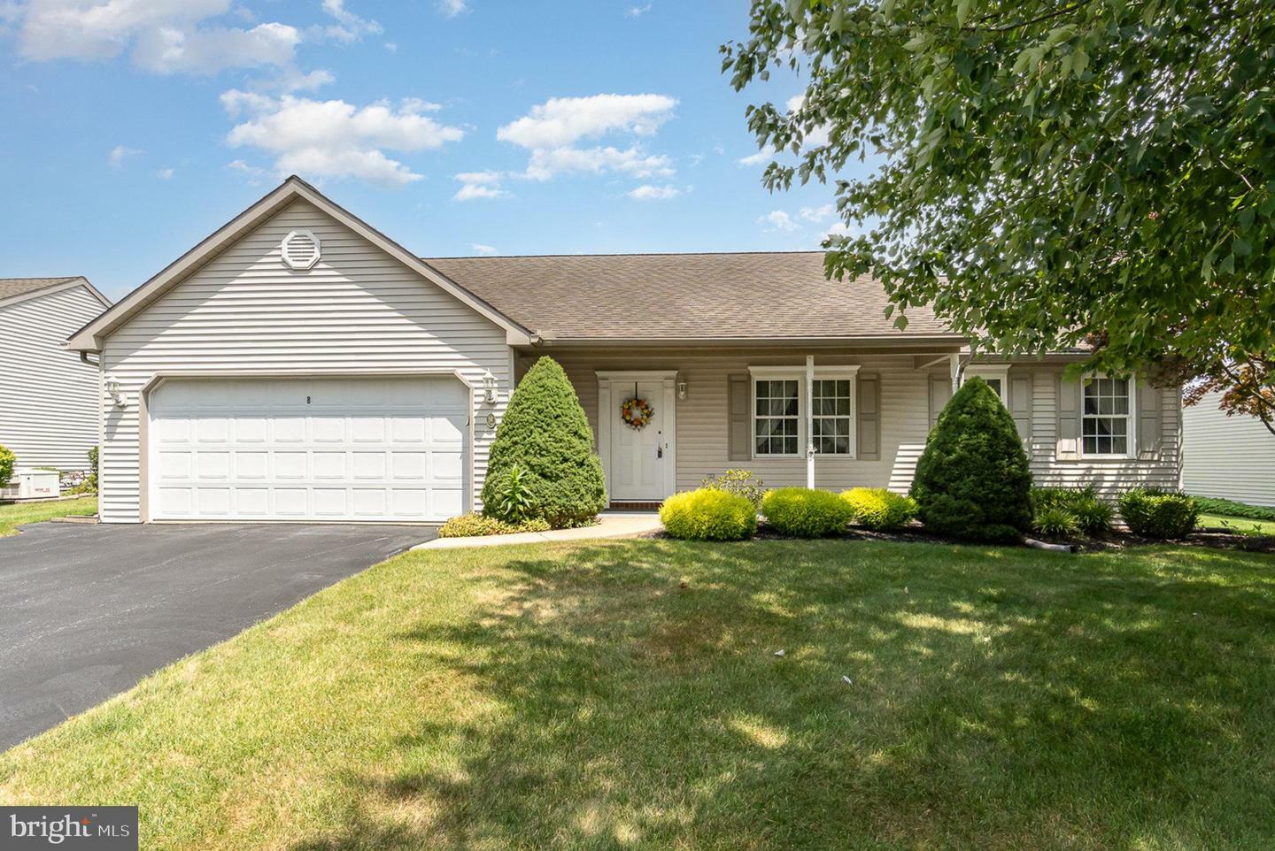 Property Photo:  8 Lakeview Drive  PA 17067 