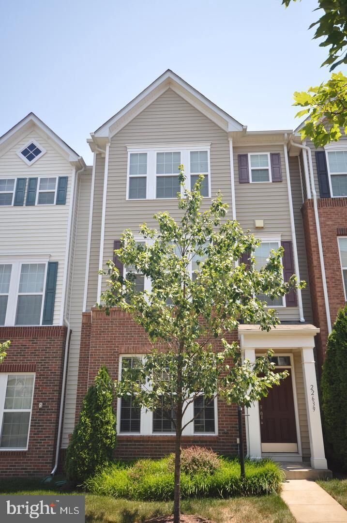 Property Photo:  22639 Twitter Square  VA 20148 